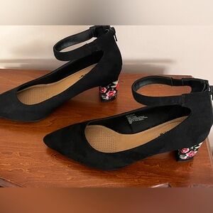 Rose Decorated Black Heels